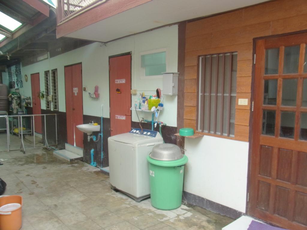 أوبونراتْشاتاني 28 Rachabutr Hostel المظهر الخارجي الصورة